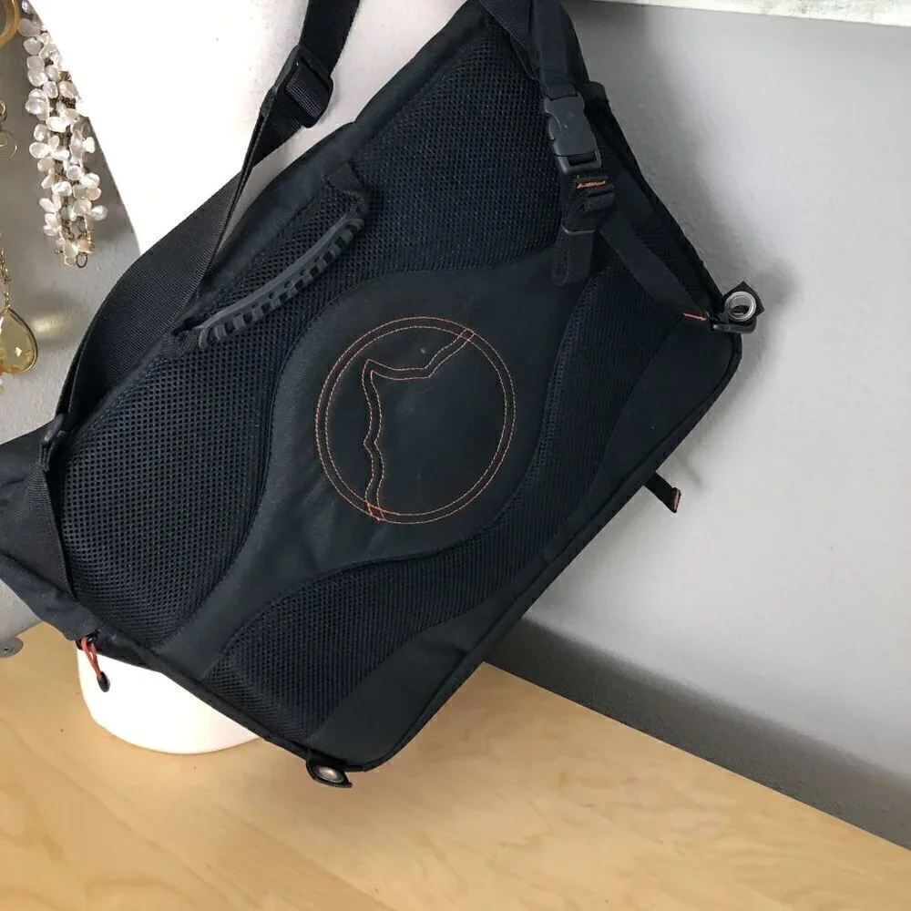 lowepro laptop messenger
